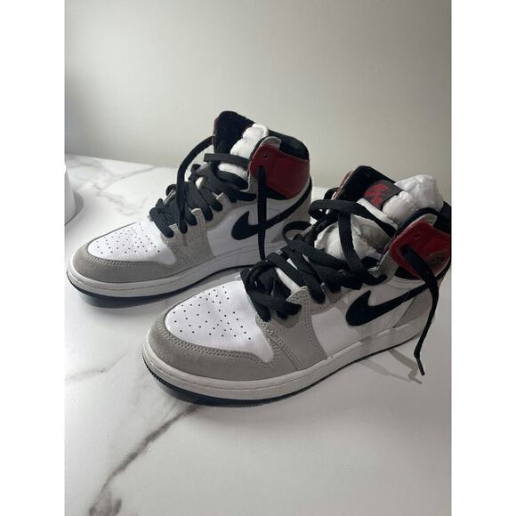 Nike Air Jordan 1 Retro High OG 'Light Smoke Grey' Sneakers - Picture 5 of 5